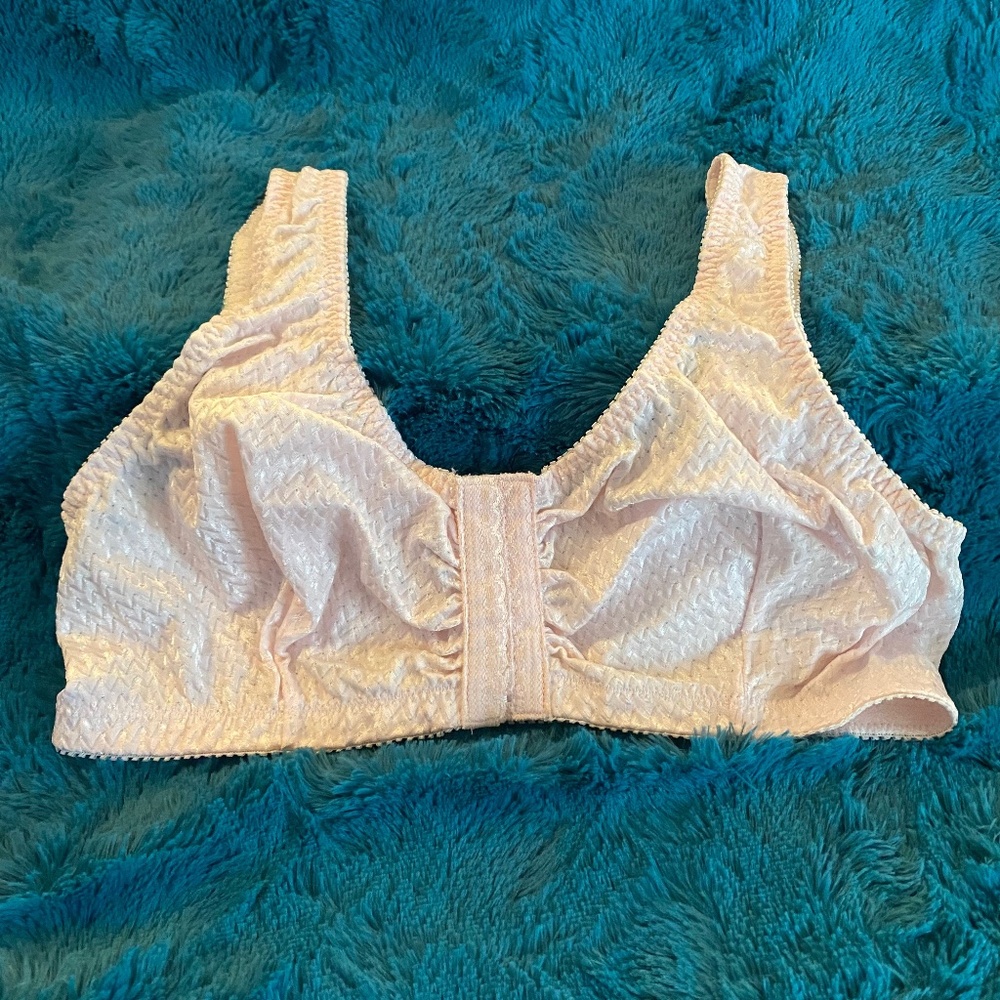 BUY 2 ITEMS & GET 1 FREE - Carole Martin Pink front close stretch Bra Sz 38